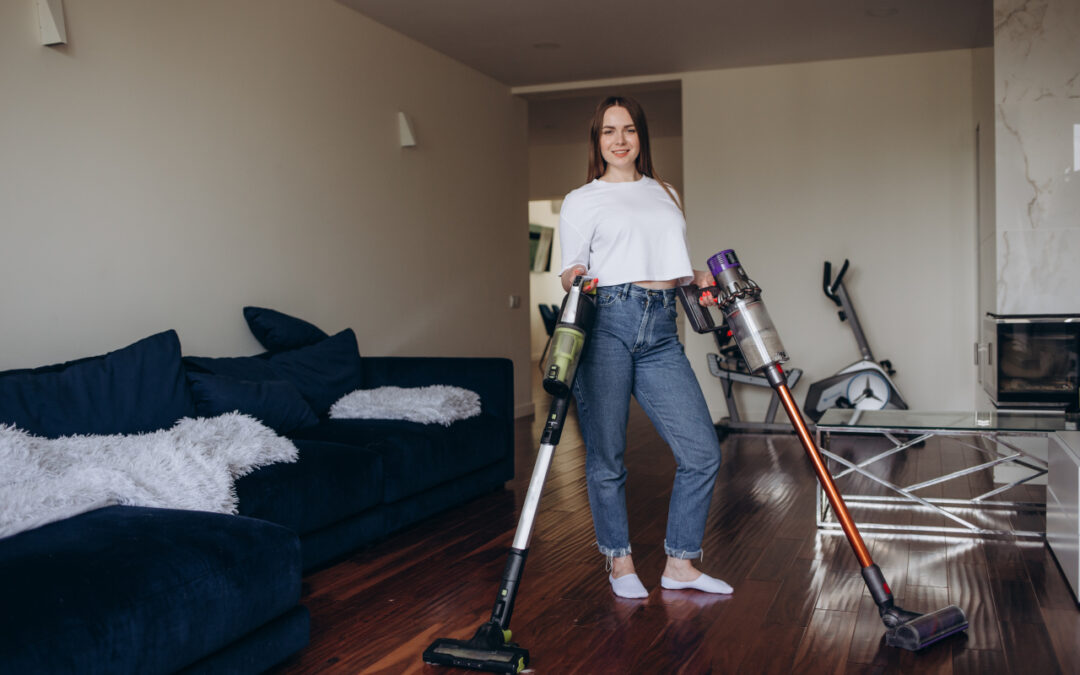 Poradnik kupującego – jak wybrać idealny odkurzacz pionowy?