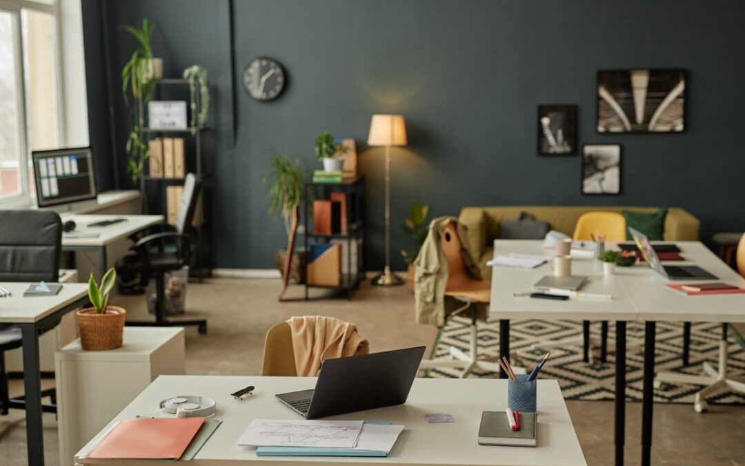 Tworzenie Idealnego Domowego Biura: Twoja Droga do Komfortowej Pracy