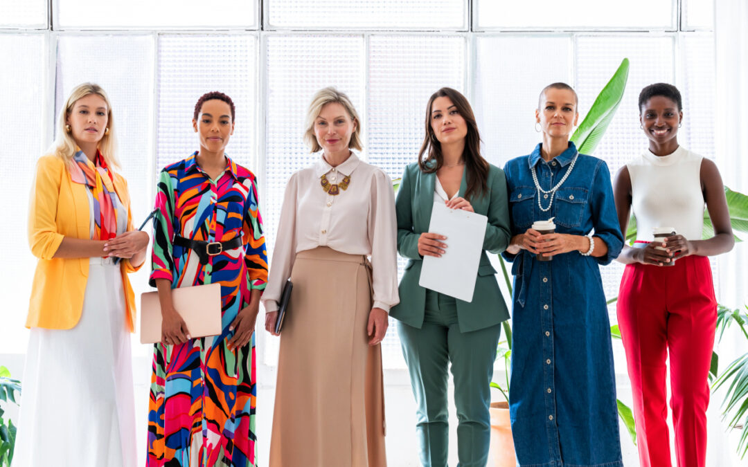 Elegancka sukienka czy casualowy styl – jak wybrać strój na spotkania biznesowe i towarzyskie?