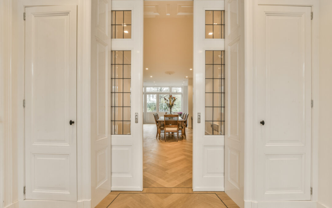 Najlepsze systemy przesuwne do drzwi wewnętrznych – jak wybrać odpowiedni model?