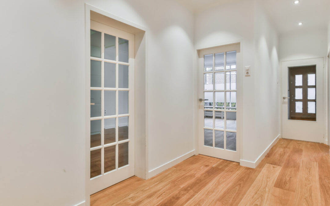 Drzwi na wymiar – kiedy warto zainwestować?