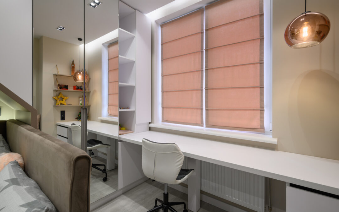 Jak dobrać rolety do małego mieszkania? Funkcjonalność i estetyka