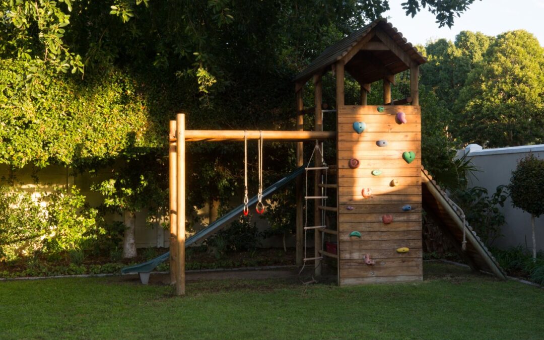 Drewno zamiast plastiku – ekologiczne alternatywy w dziecięcej zabawie