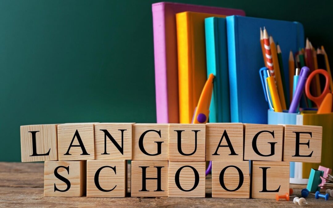 Dlaczego nauka w szkole językowej jest skuteczniejsza niż z aplikacją mobilną?